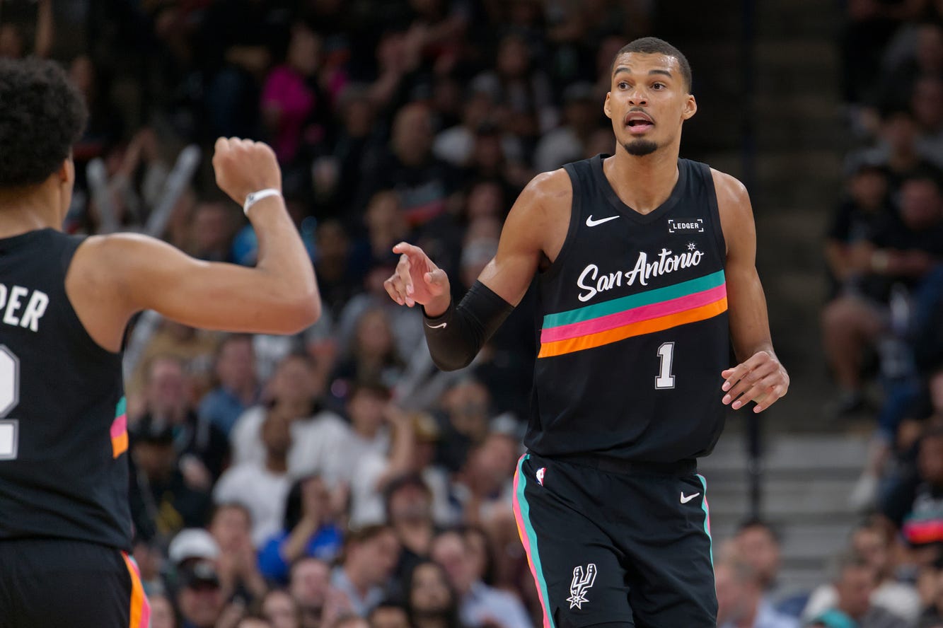 씨유티비 Wembanyama Shines with 40 as Spurs Cruise Past Mavericks 🏀✨
