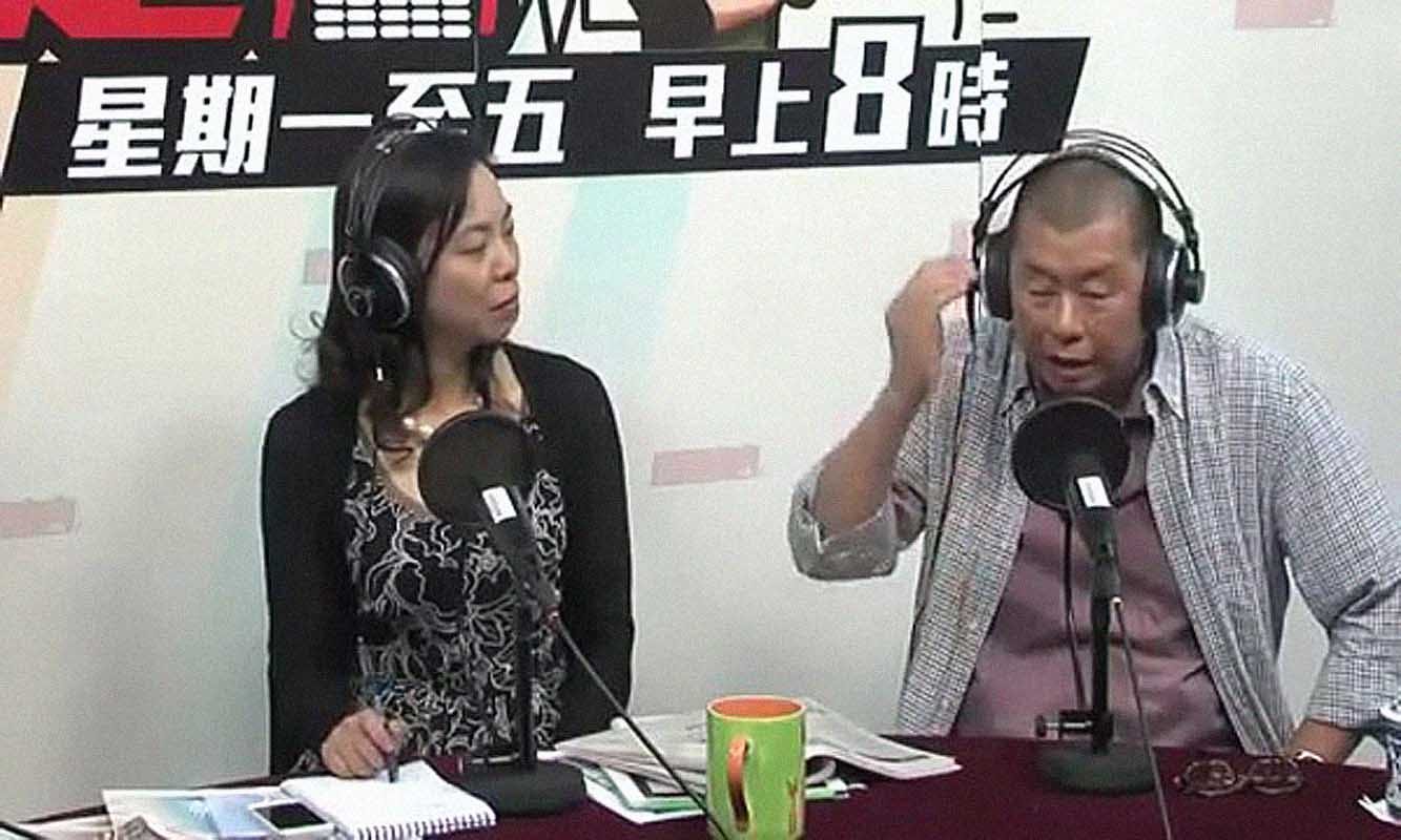 2014年7月22日《蘋果日報》「壹錘定音」足本片段://黎智英:「我不是政治人物啦,不會參與政黨,參與他們也不聽,他們個個都是大佬。如果捐錢要他們聽話,沒有人會拿你的錢。我給錢黃之鋒要他聽話,這小子也不會聽我說啦。」//