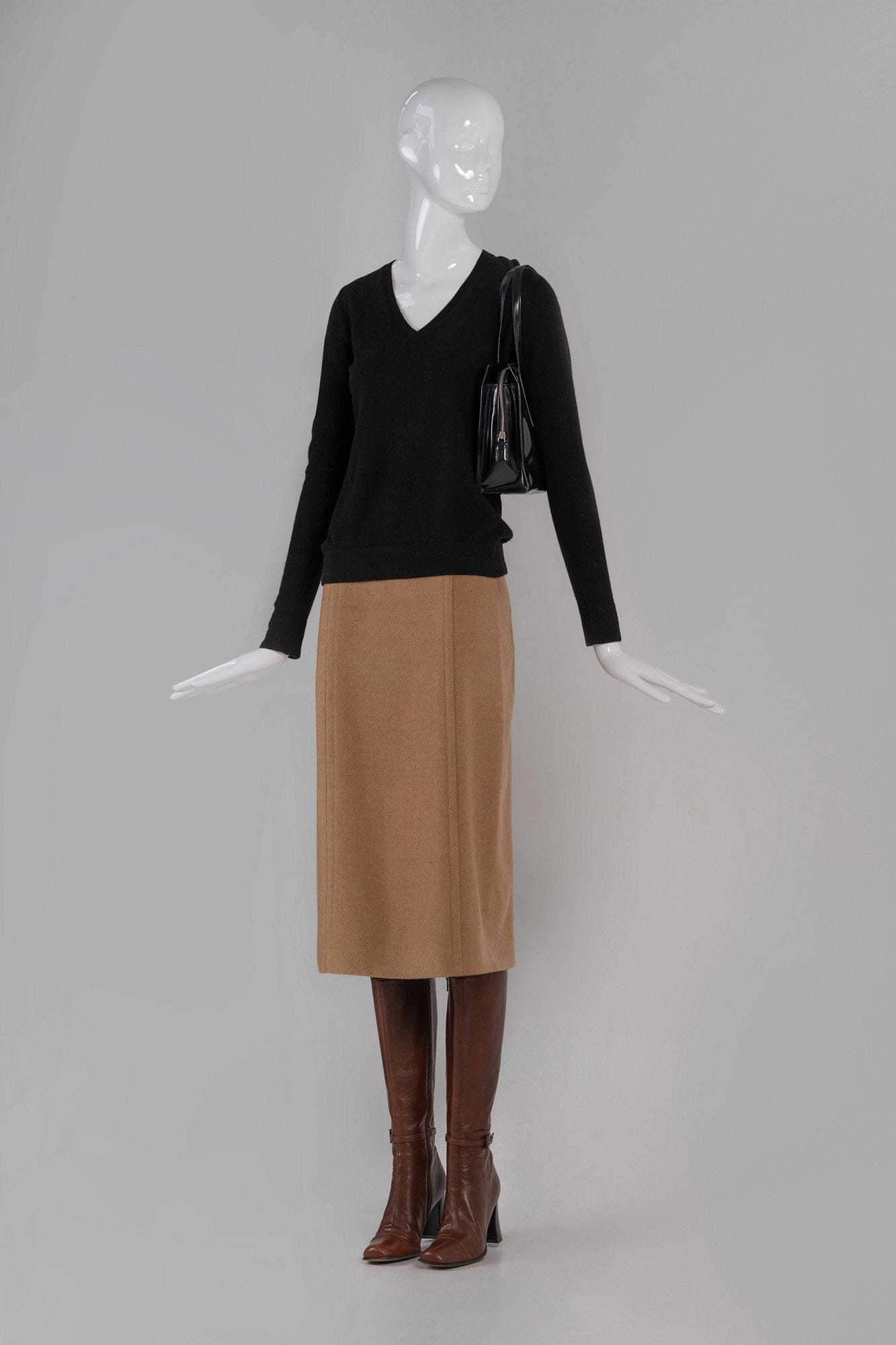 Fashion Auction House: Timeless Allure