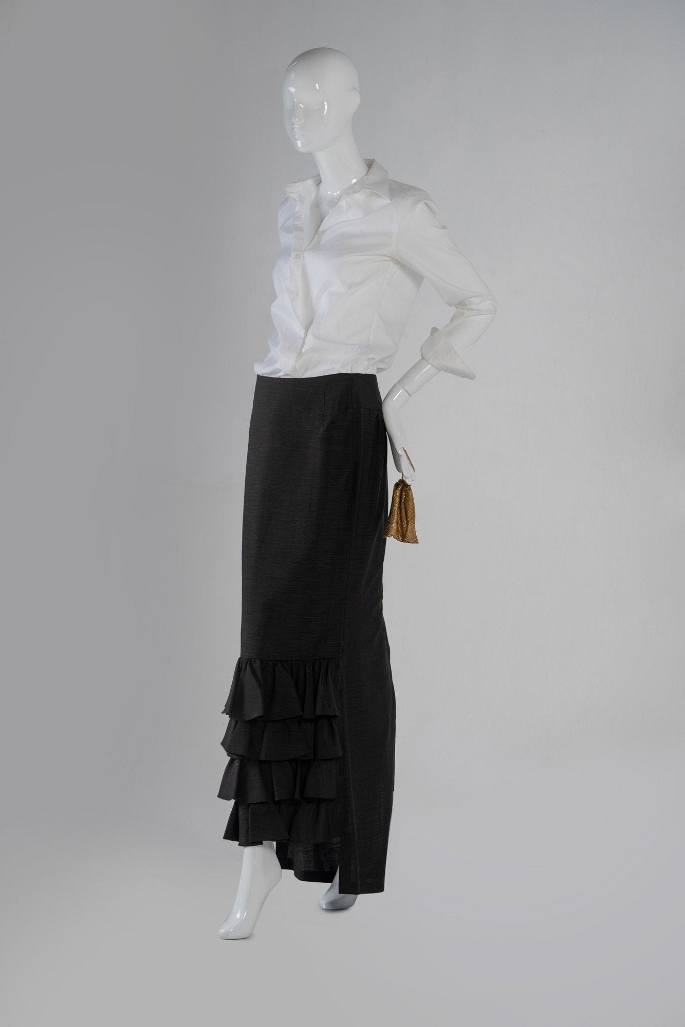 Online Fashion Auctions: The Digital Front Row