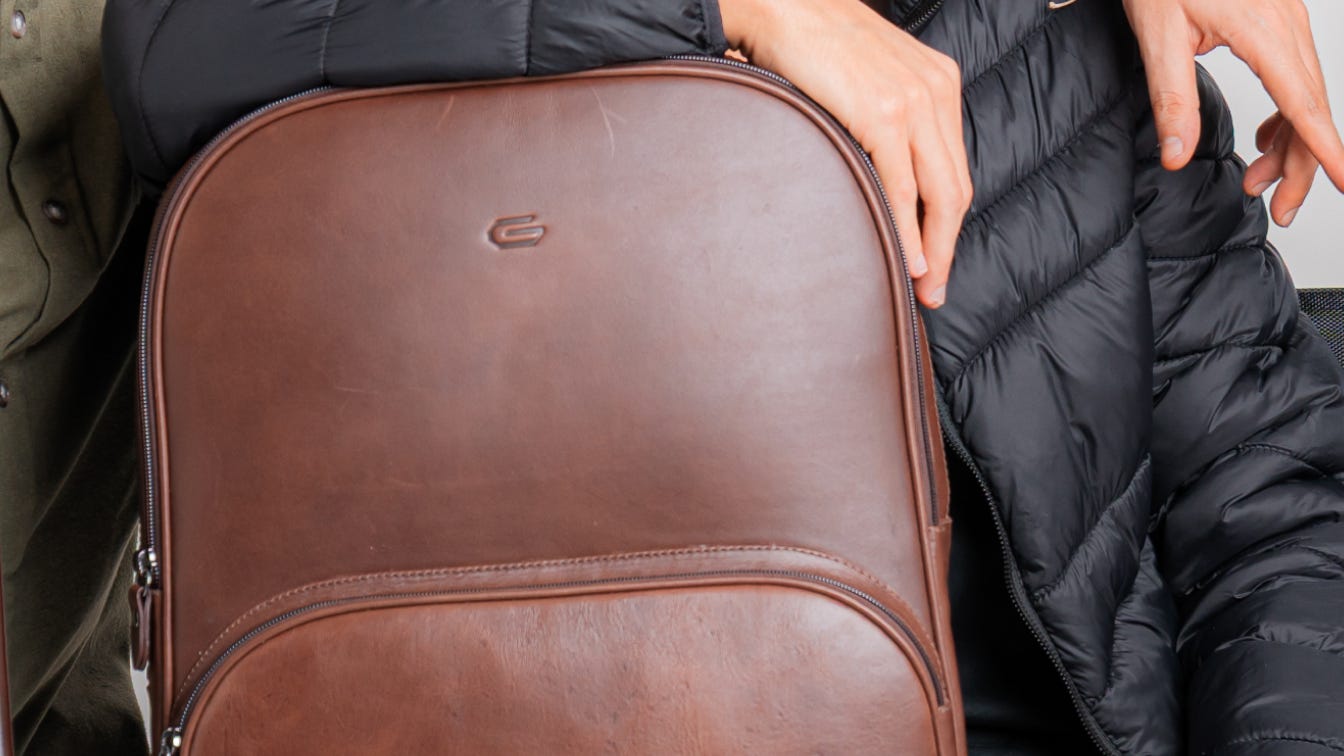Qual é a melhor mochila de couro masculina? Um olhar honesto de quem está dentro do mercado