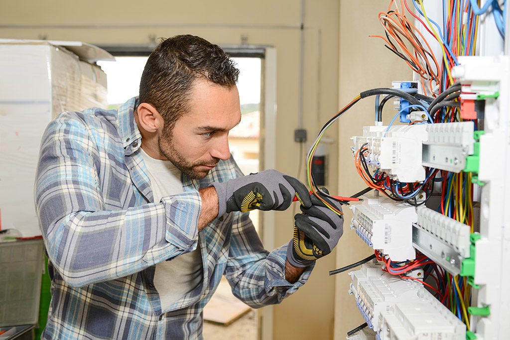 The many benefits of having a professional electrical contractor