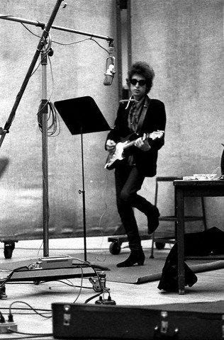 Bob Dylan is not the unlikeliest pop star — Paul Simon is.