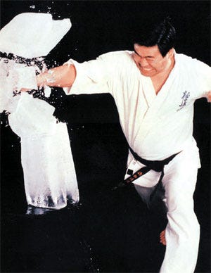 Ip Man - O Grande Mestre - Enfrentando 10 Karatekas 