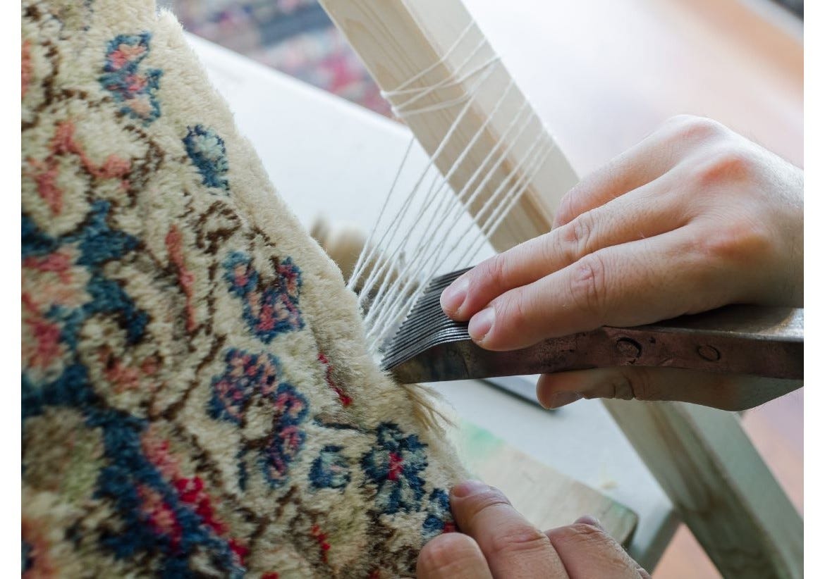 How to choose the best types of rugs and carpets for your living room by Moolhome Medium