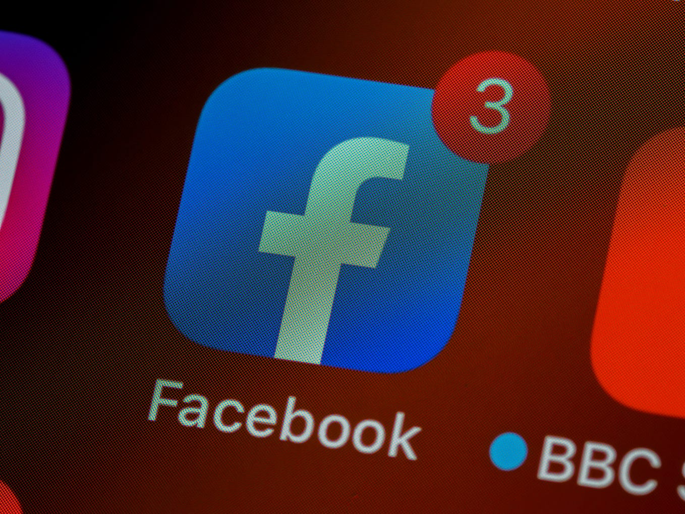 Facebook: Exploring Usability, Influence and its Dark Side