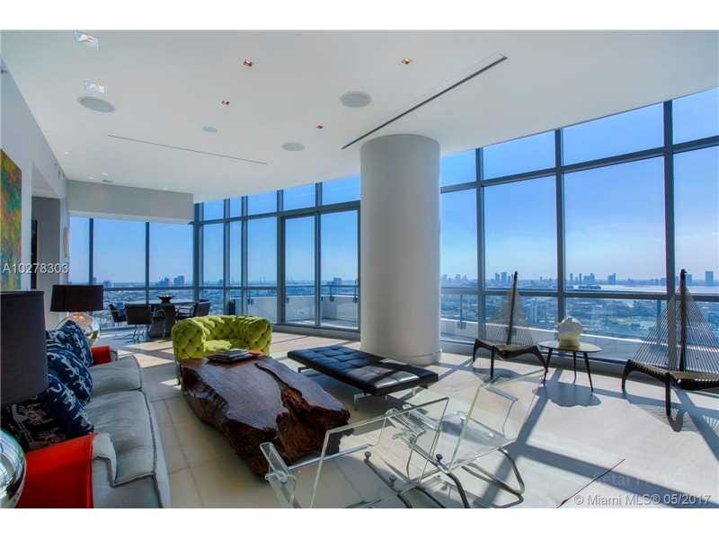 A closer look at Spacious Luxury Penthouse Apartments With Beach Access