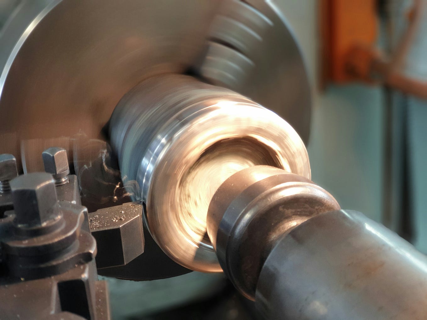 The Difference Between an Automatic Lathe and a Manual Lathe by Bridgesea Jul, 2024 Medium