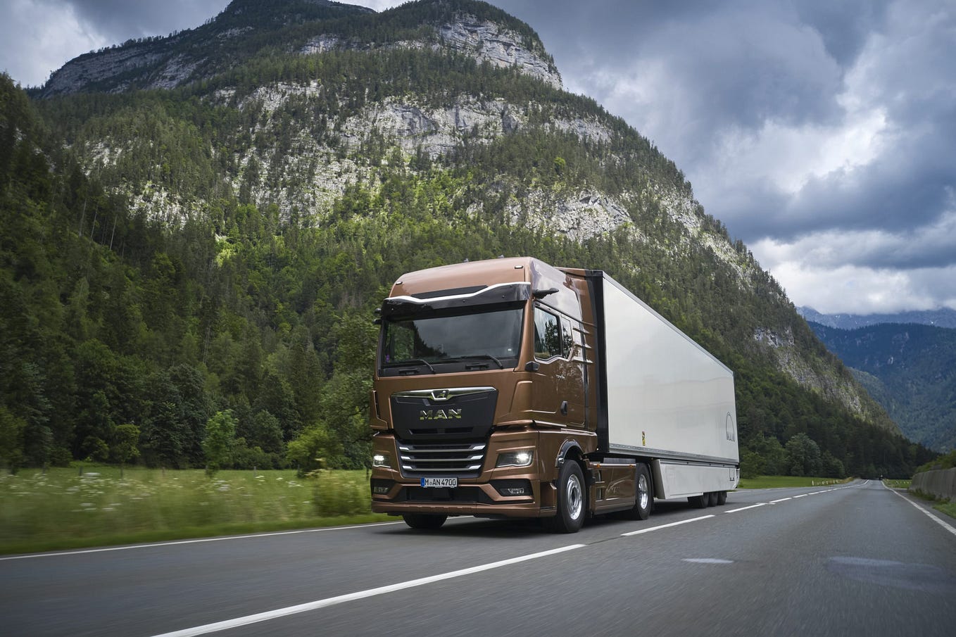 Škoda Elroq previewed as electric alternative to Karoq SUV by