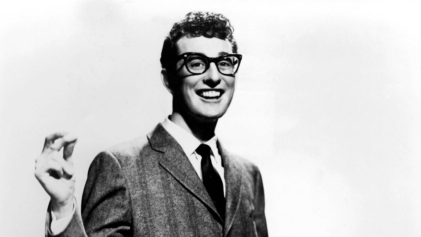 5 Vintage Style Icons in Black-Rimmed Glasses