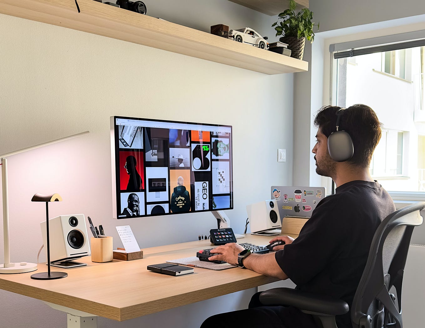 The Best 5 Desk Accessories For Your Home Setup