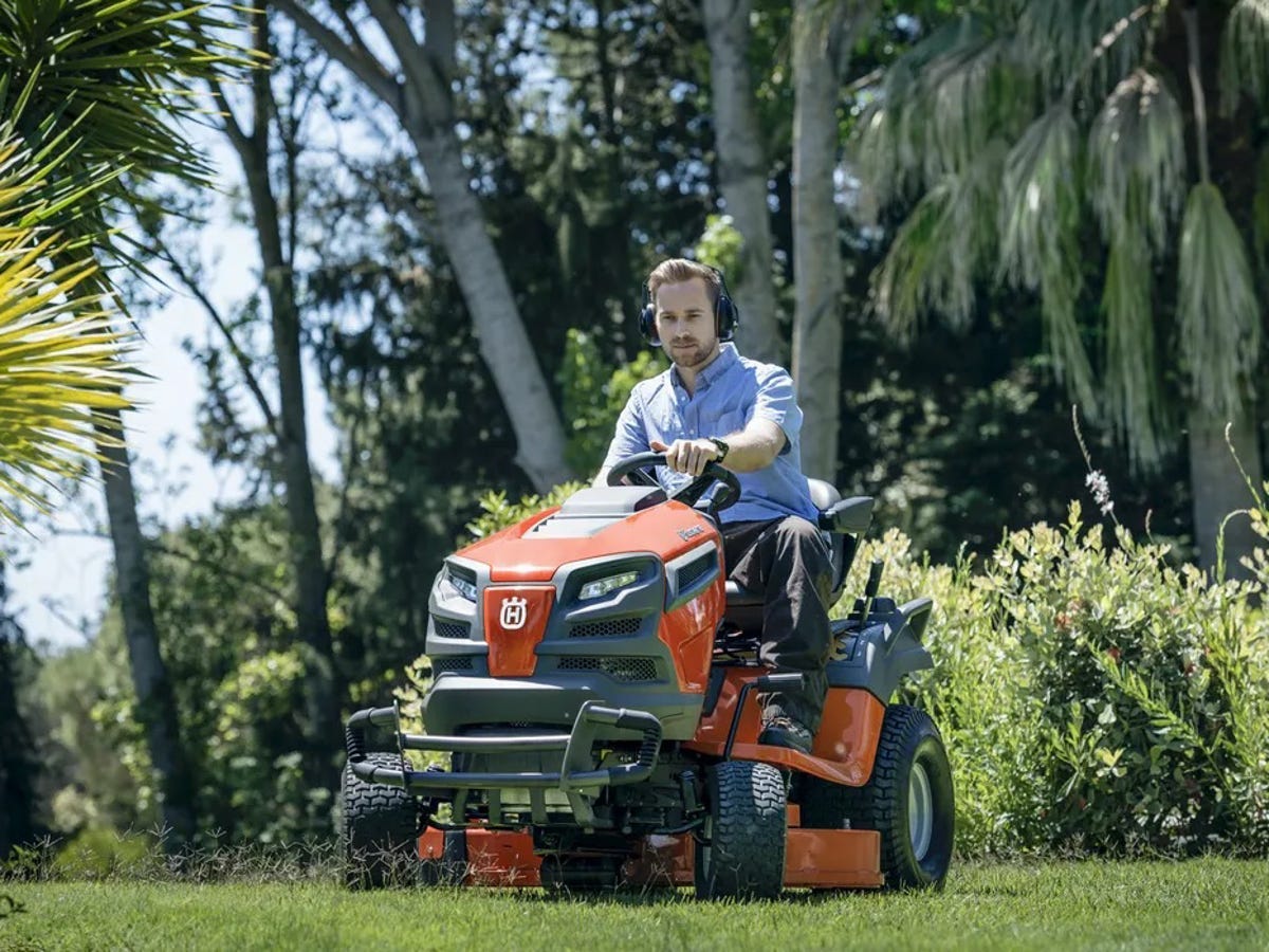 7 factors to consider before buying the perfect lawn mower