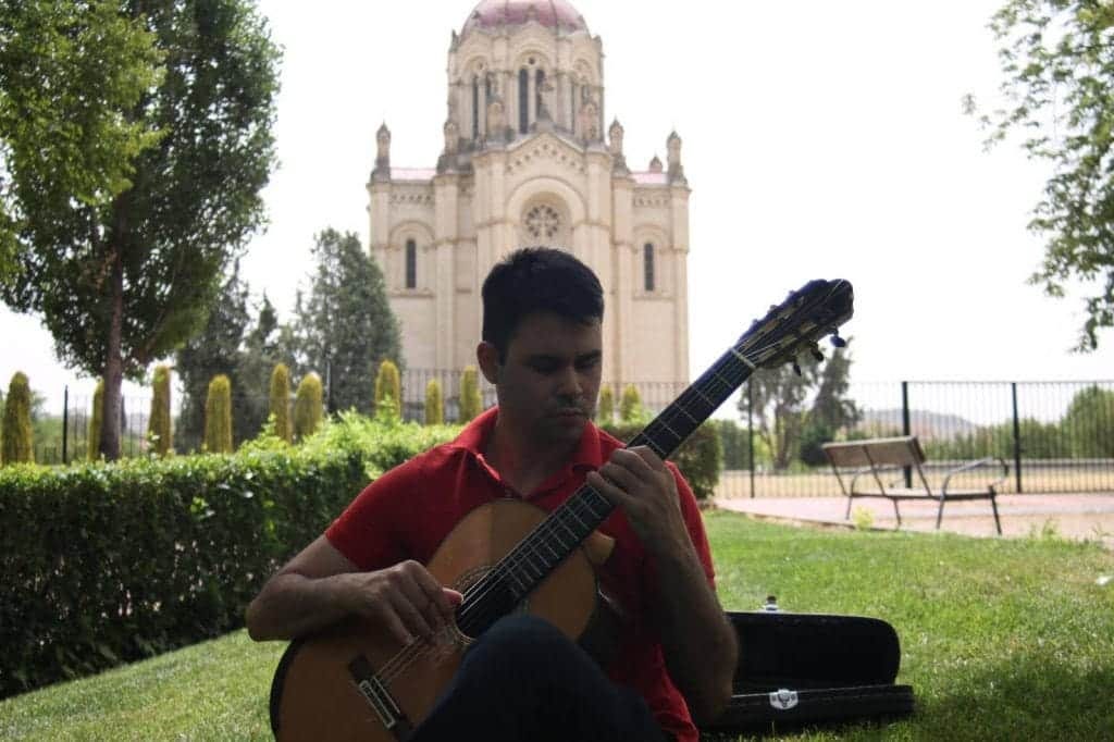 Learn Guitar Online From Tutor