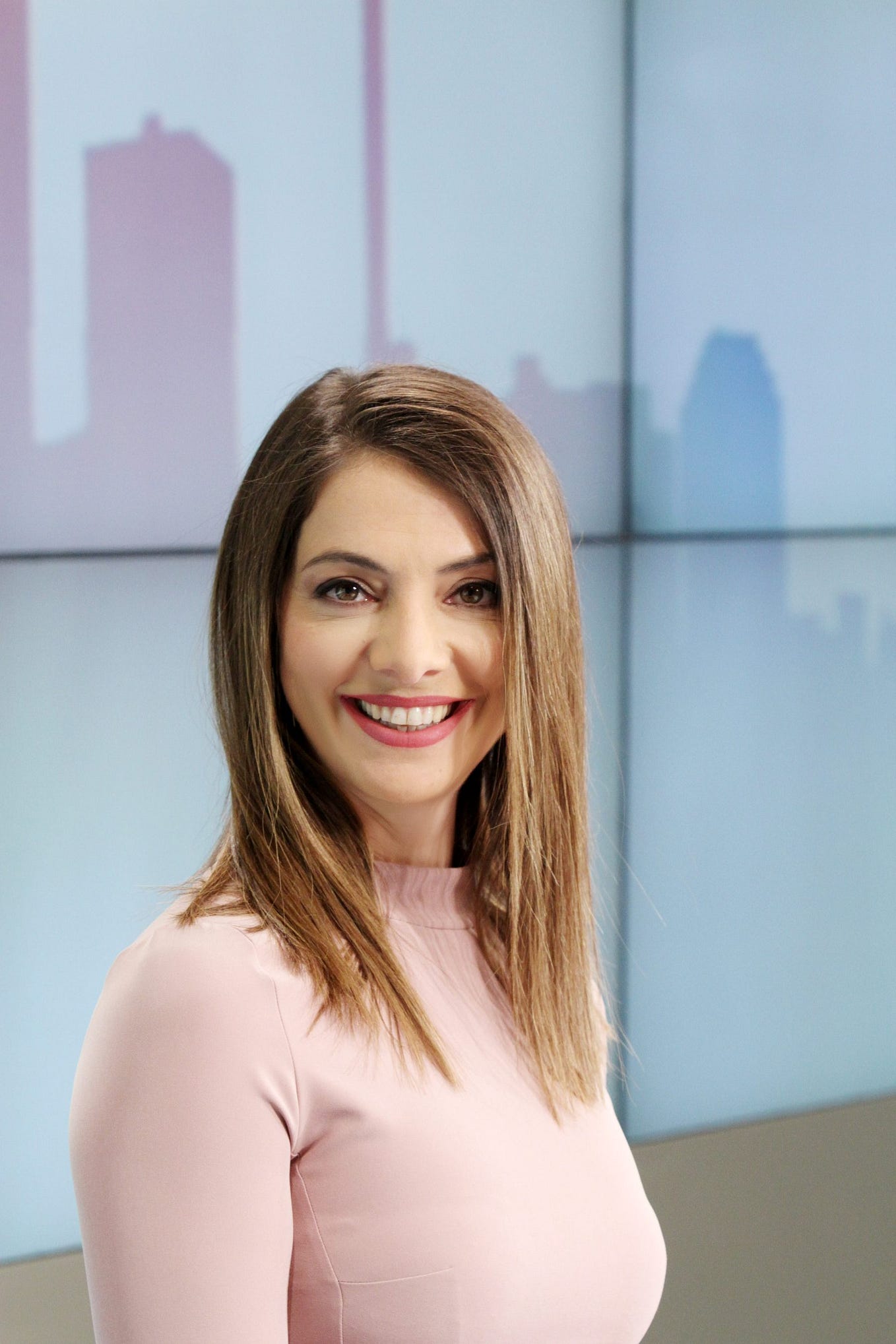 katerina-christodoulou-is-the-bbc-weather-presenter-by-vassilios