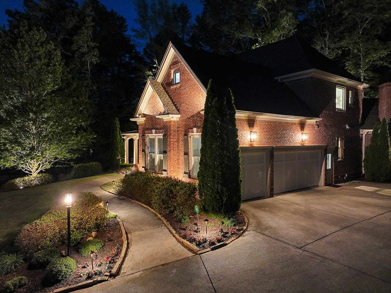 How to Hang Outdoor String Lights on Stucco by Exterior Lighting and Design Mar, 2024 Medium