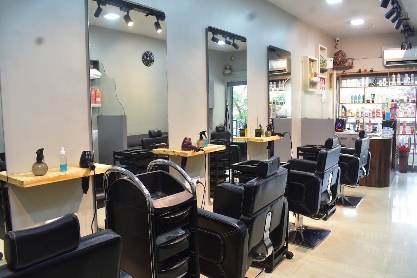 Why You Should Use Trakky for Salon Booking A HassleFree Experience
