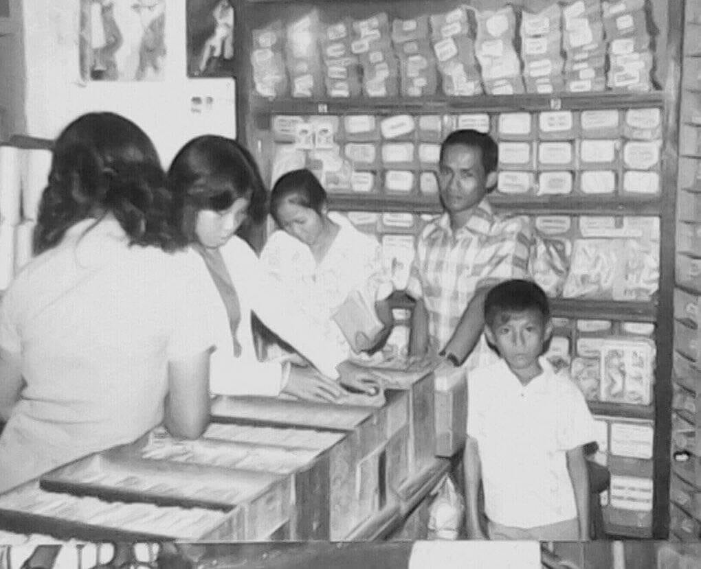 Membaca Majalah Variasari edisi Mei 1970 | by Kinsanubary | May, 2024 ...