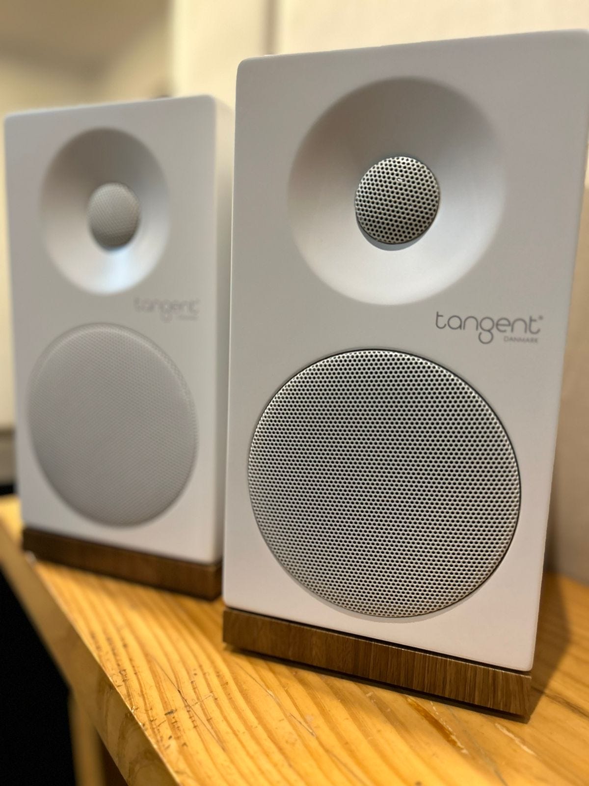 Audio speaker dealer Near me Avcore Medium
