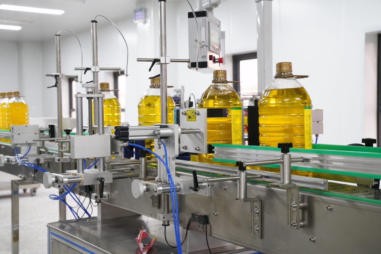 Fully Automatic Edible Oil Filling Machine: Enhancing Efficiency in Edible  Oil Production | by tongshuaixu | Medium