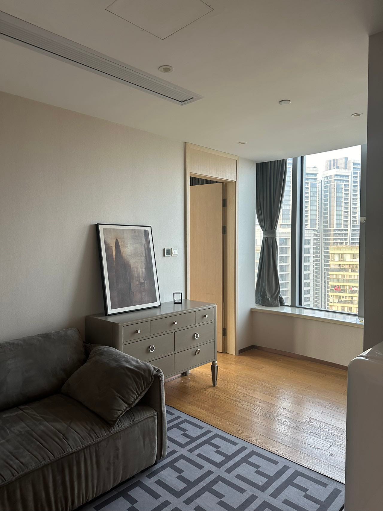 Hangzhou RentAmazing House Johnson Zu China Medium