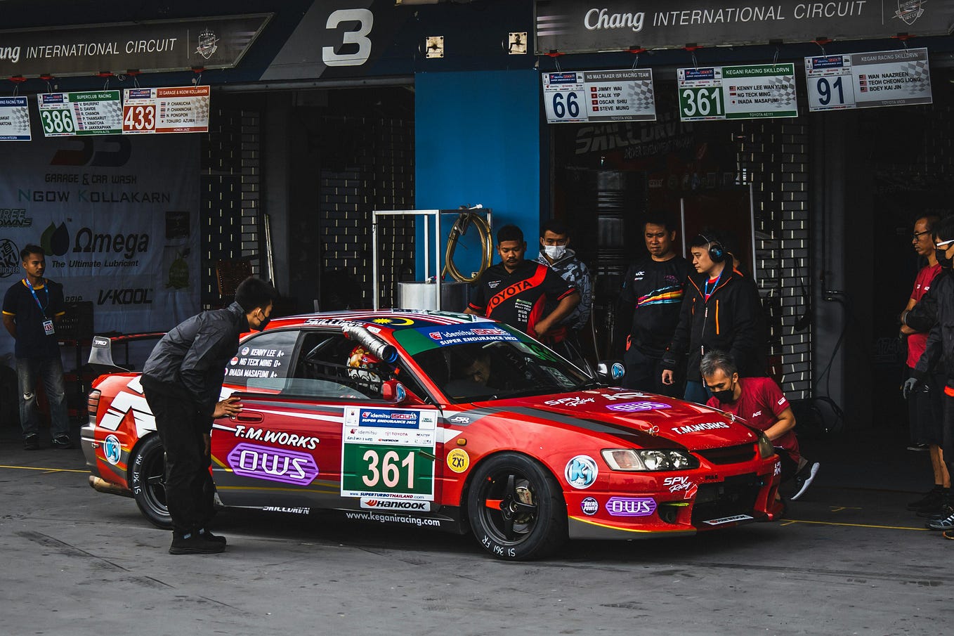 The "E" Factor:  Cars That Define Luxury And Performance - 4phx3tu