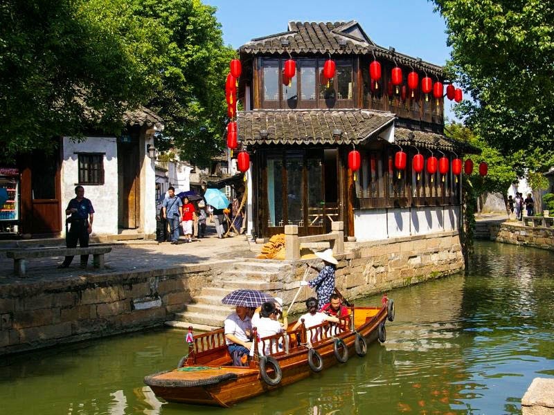 Paket Tour ke Sapa Vietnam 2024. Nikmati pesona Kota Tua dengan… by