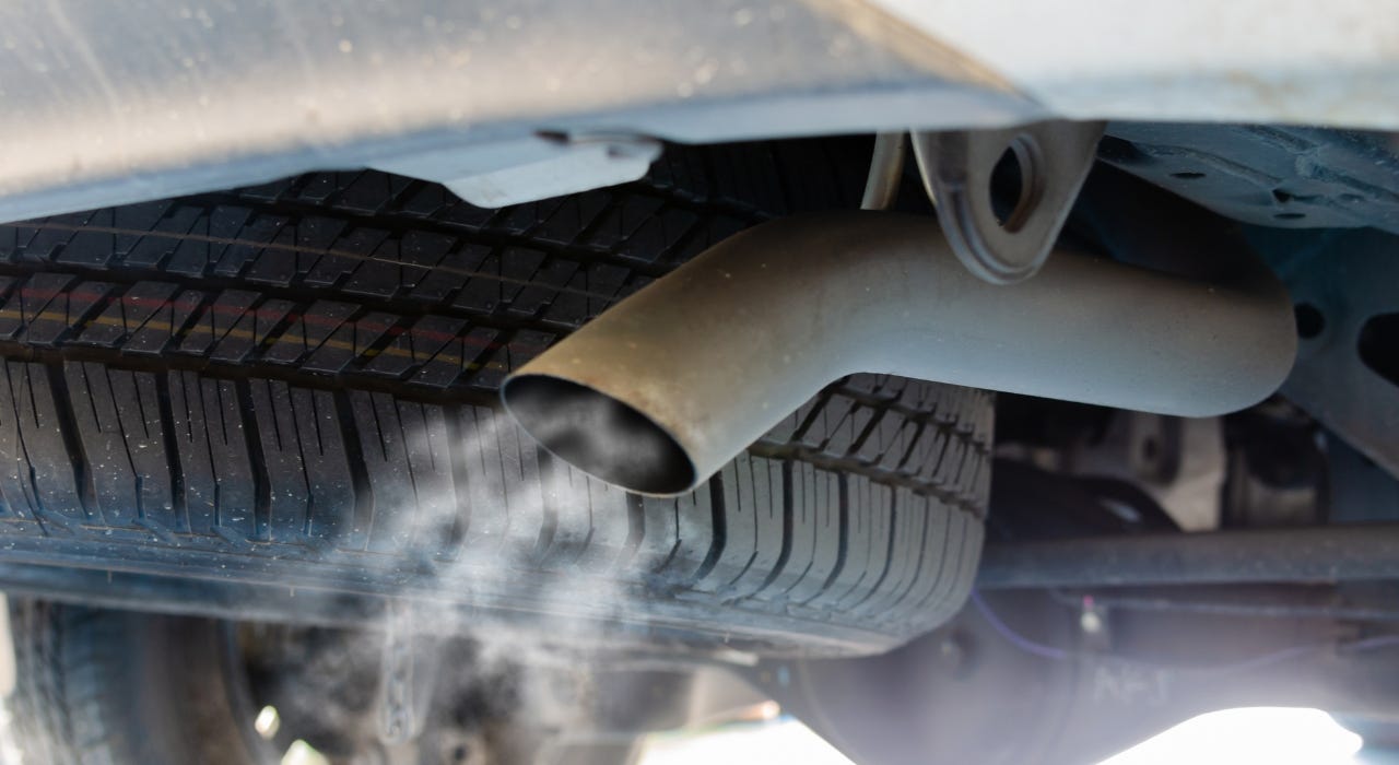 How Hot Do Exhaust Pipes Get? (Causes & Solutions)