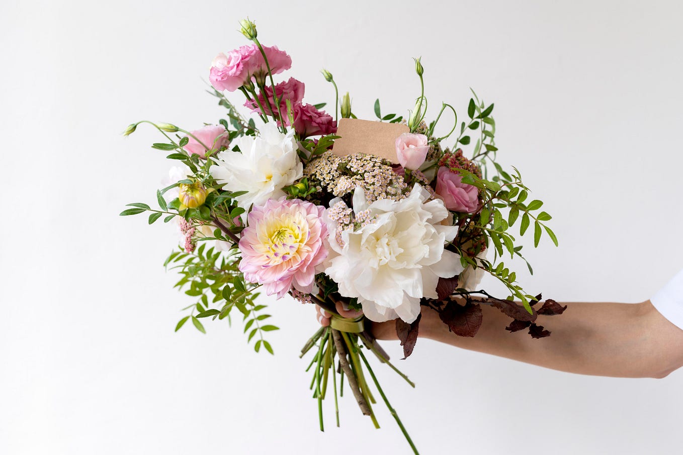 Why Flower Delivery UK Services are the Perfect Gift for Every Occasion