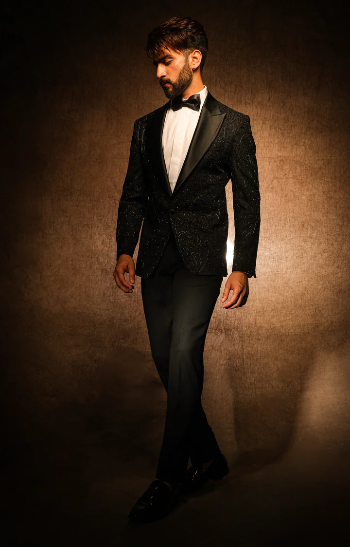 Char Chaand Elegant And Contemporary Men s Sangeet Outfits char-chaand-elegant-and-contemporary-men-s-sangeet-outfits