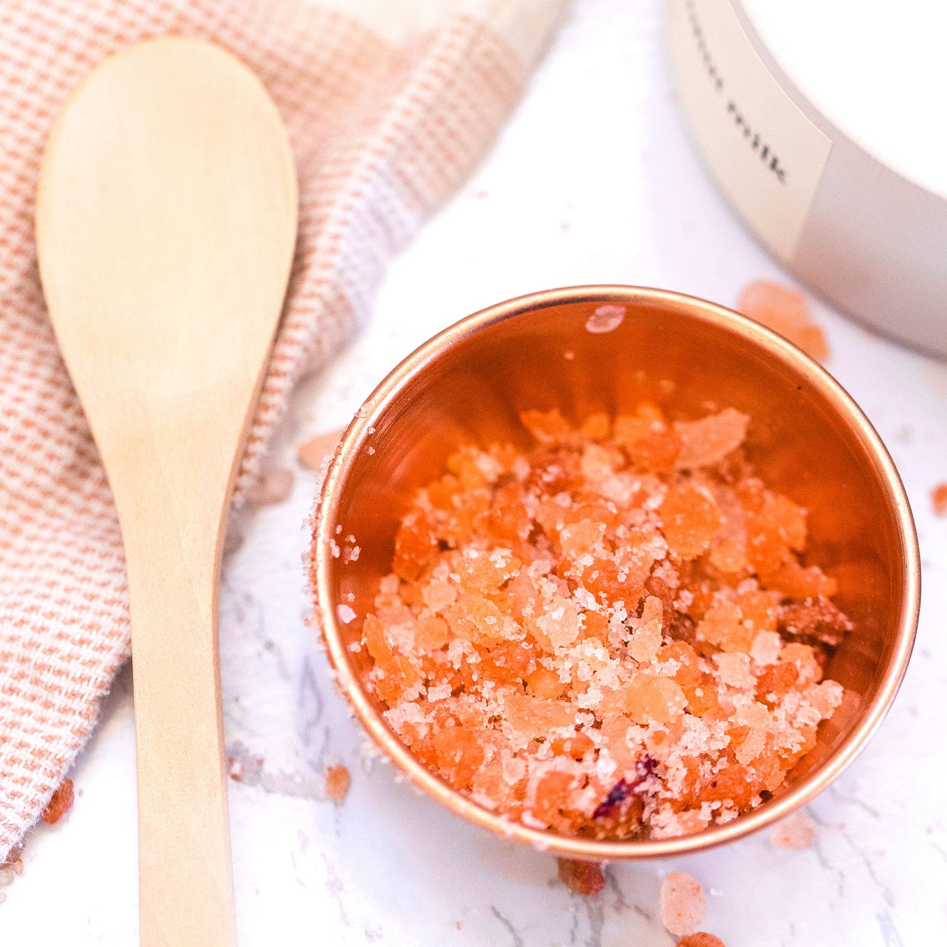 ( VIDEO) How To Make Healthy Turmeric Lip Scrub For Glowing Lips… by