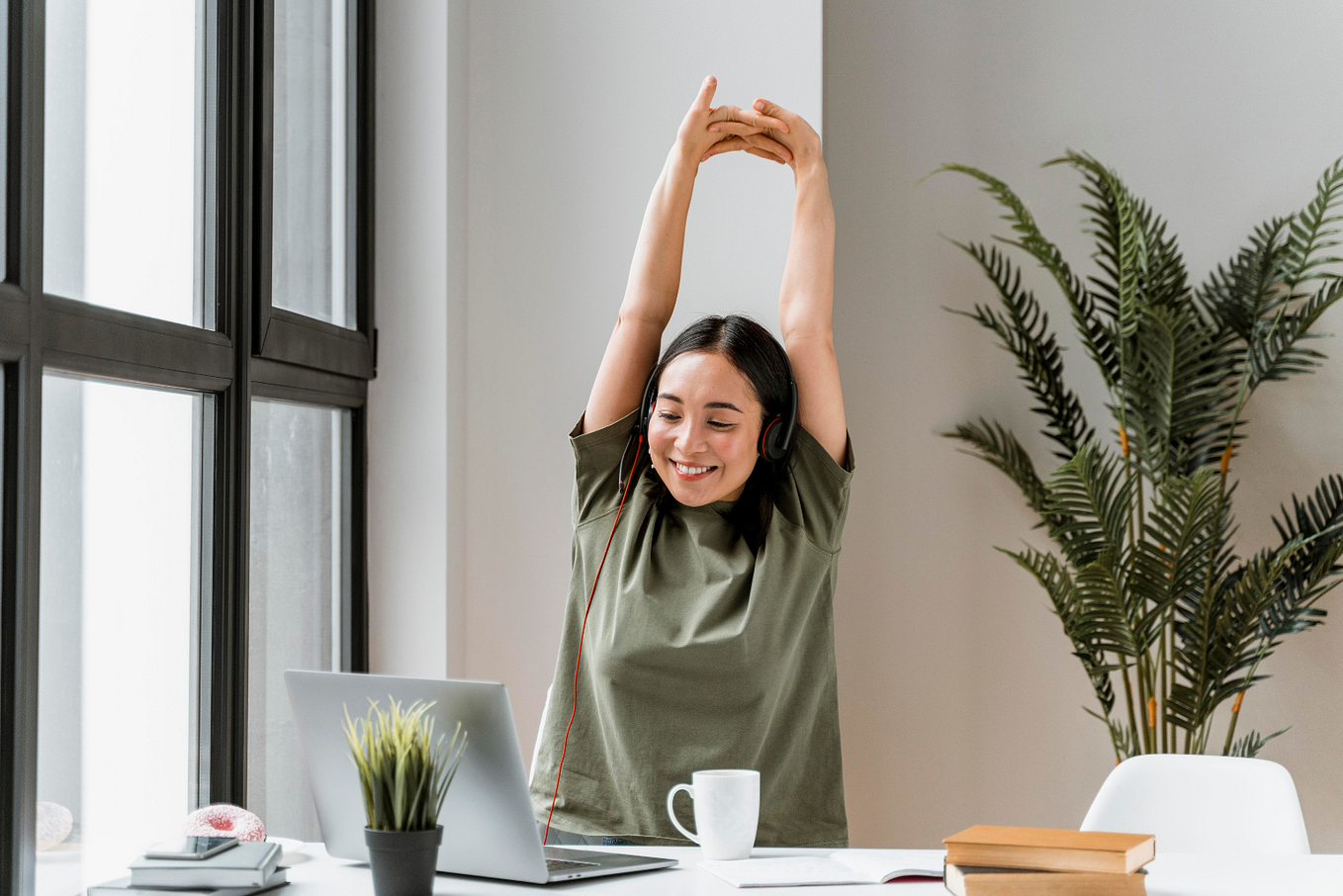 Dual screen ergonomics how to avoid neck pain when working with