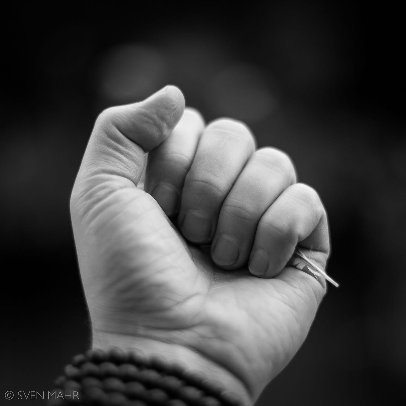 The closed fist vs. the open palm — how letting go of control saves you energy