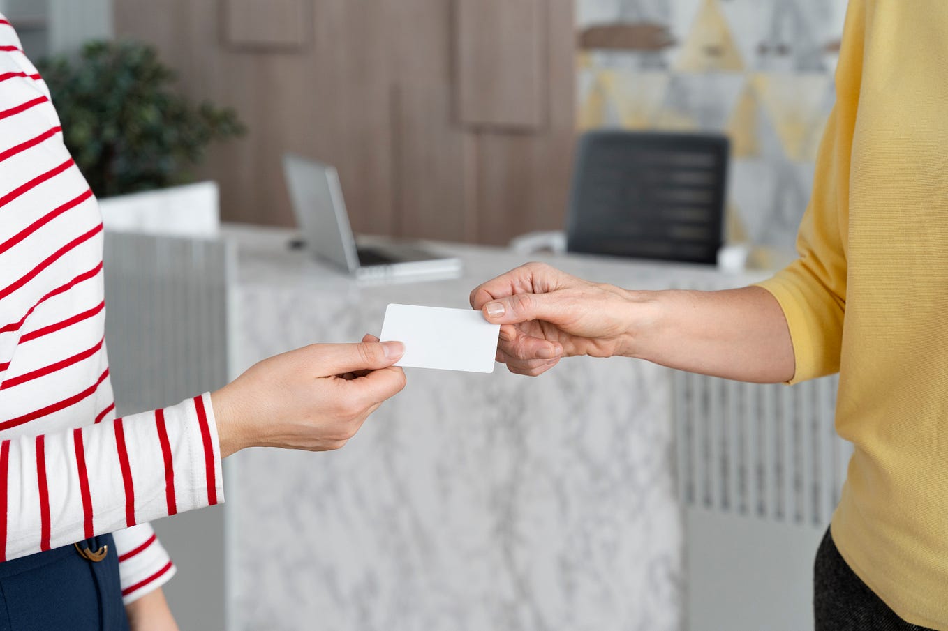 what-is-digital-business-card-send-contact-medium