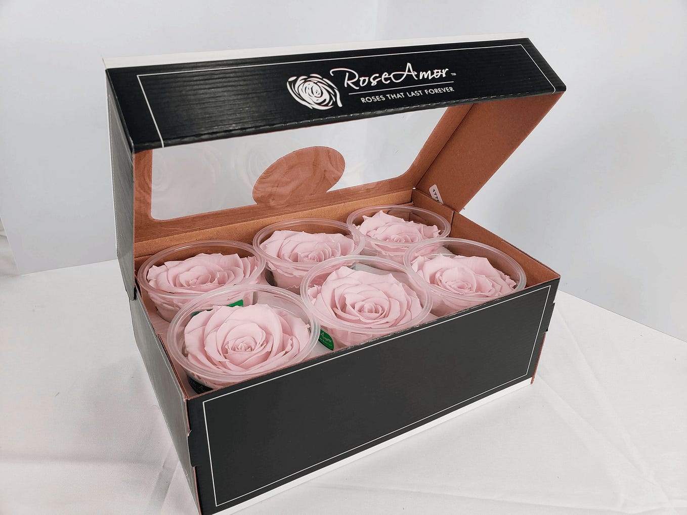 The Benefits of Using Preserved Roses and Wholesale Flowers in Your