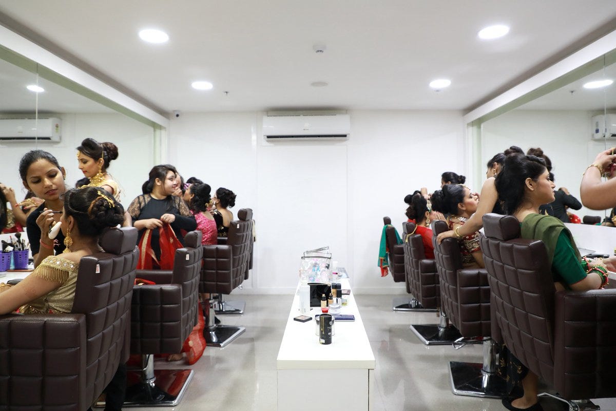 How to Learn Makeup Artist Courses in Noida? by Professional