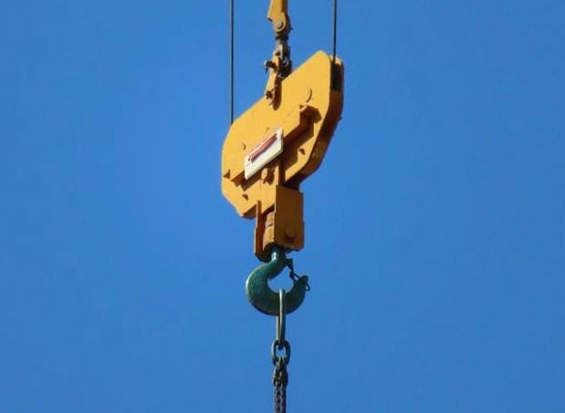 吊鈎是吊運工序中不 可缺少的起重裝置。吊鈎種類繁多，可配合不同的吊運用途。但原來這些用來吊運負荷物的吊鈎，也有不同顏色之分。
