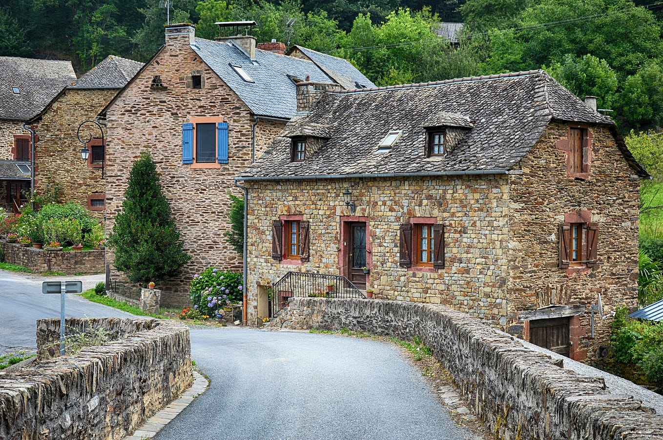 Houses for 2 euros. What’s new?. For 10 years now, the 1 euro house