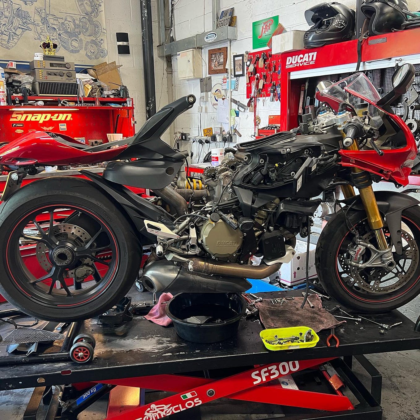 The best motorcycle garage London Ray Petty Meccanica Medium