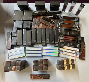 The Allure of Wholesale Cosmetics Palettes: A Deep Dive into JNI 