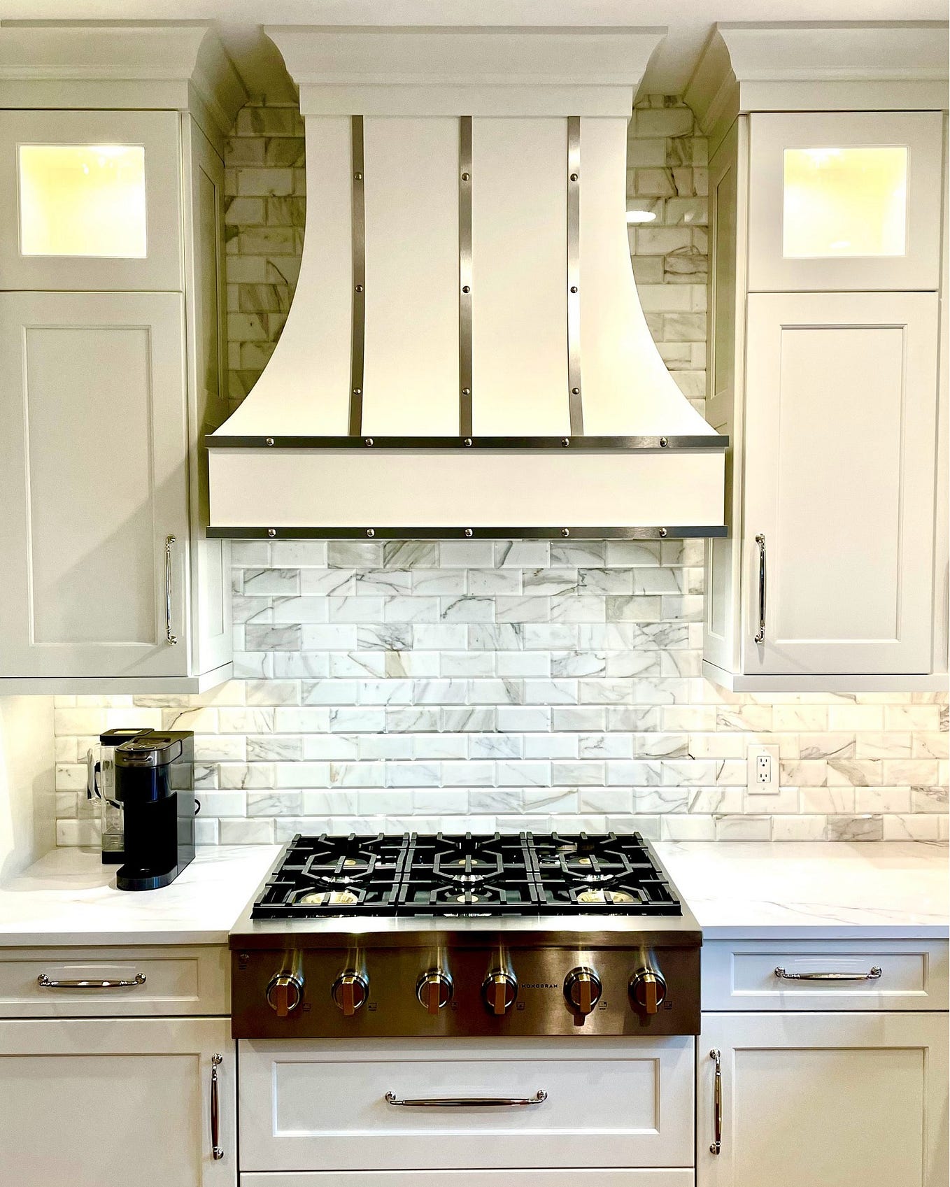 Why Shiplap Hood Vent Is The Perfect Pick For Your Kitchen | by Hoodsly | Apr, 2024 | Medium
