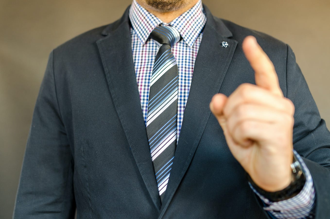 8 Subtle Signs Your Boss Is Insecure