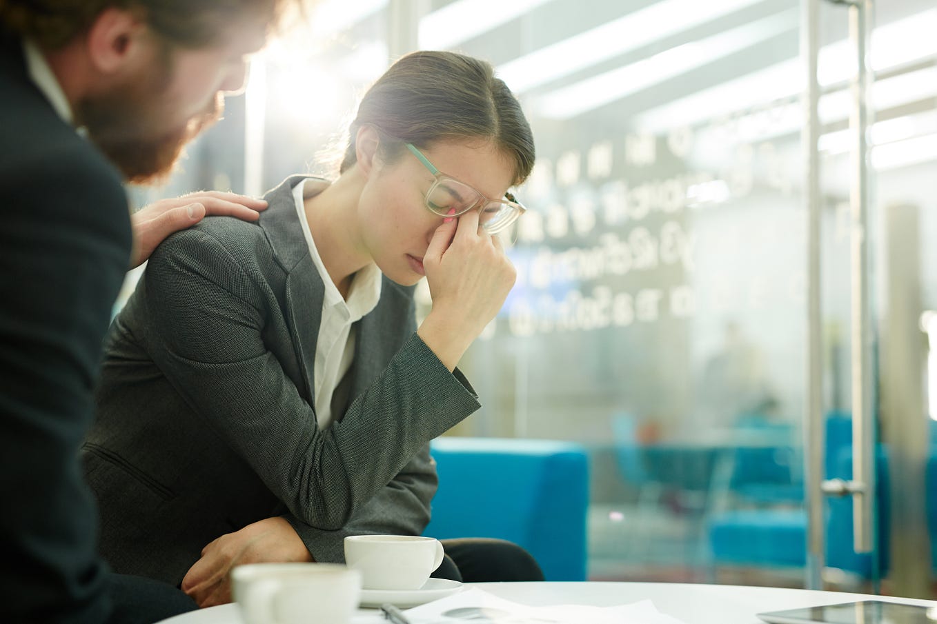 Phubbing: What Is It and Why It's an Authority-Killer - Dangers Of Phubbing At Work