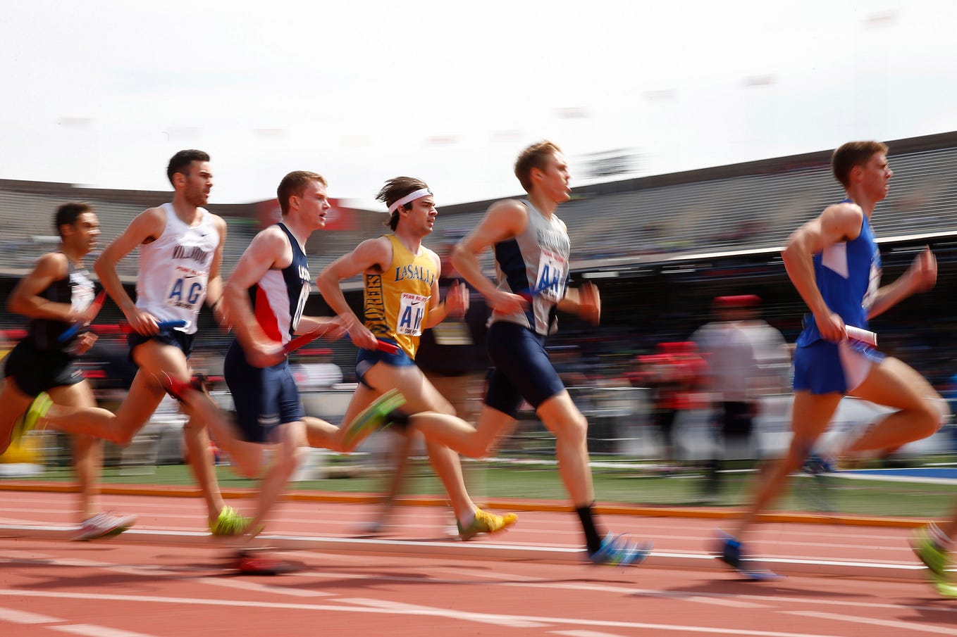 Колено бегуна. Marathon track. Бегуны марафонцы. Трек забега. Реутов спортивный праздник.