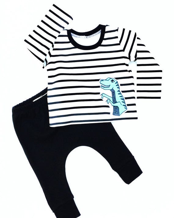 Organic Newborn Baby’s Clothes — A Guide for Dressing a Newborn by