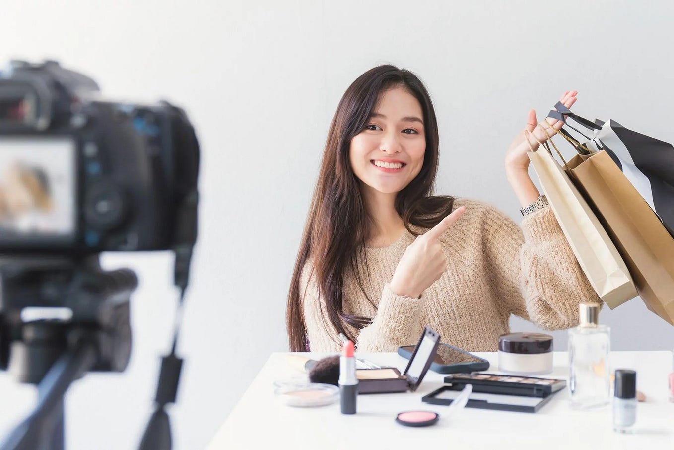 7 Best DSLR Camera for Low Light Video (2024 Guide & Reviews) by