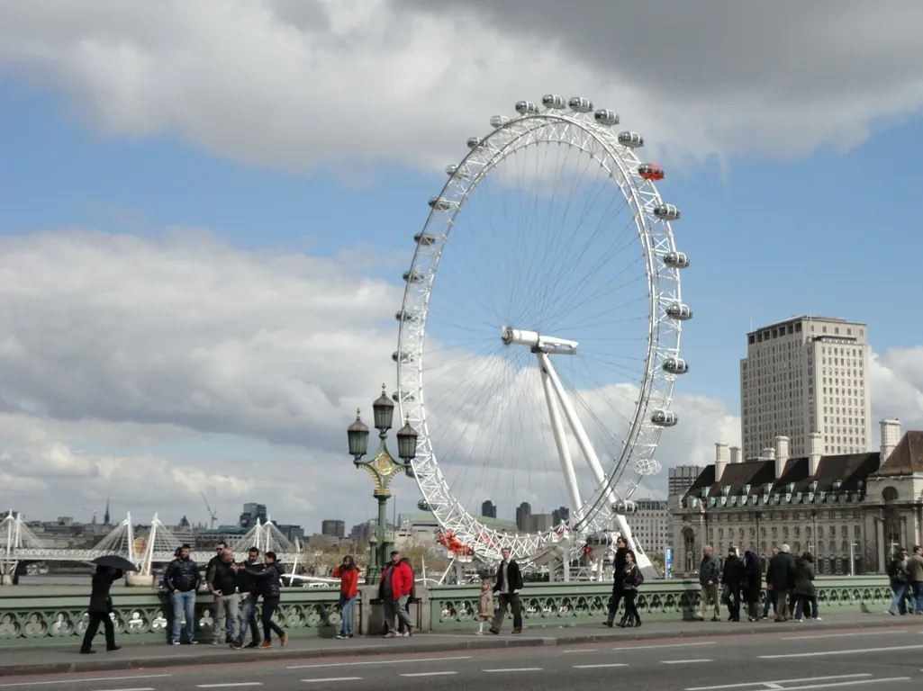 How I Used Social and Digital Media for My London Travel