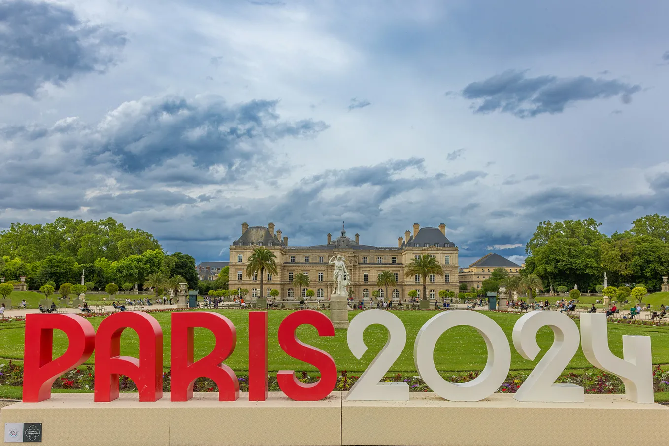 Paris 2024 Sign in front of Jardin du luxembourg