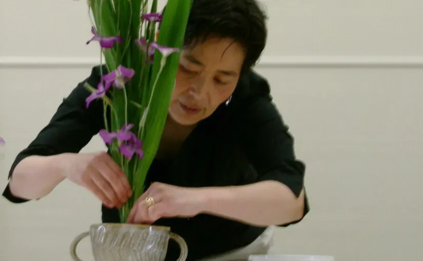 How Can a Japanese Career Woman Learn Ikebana?