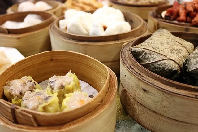A short guide to eating dim sum — what is it, what I like to eat, and how to order