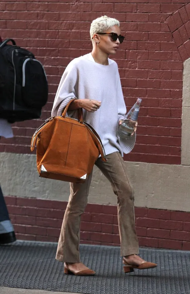 Selena Gomez Colorful Outfit Is Perfect To Copy For A Casual Summer Day | by Amanda Katherine | Medium Selena Gomez Colorful Outfit Is Perfect To Copy For A Casual Summer Day | by Amanda Katherine | Medium